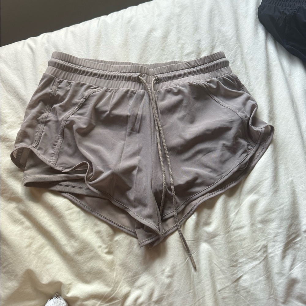 Alo Yoga Ambience shorts